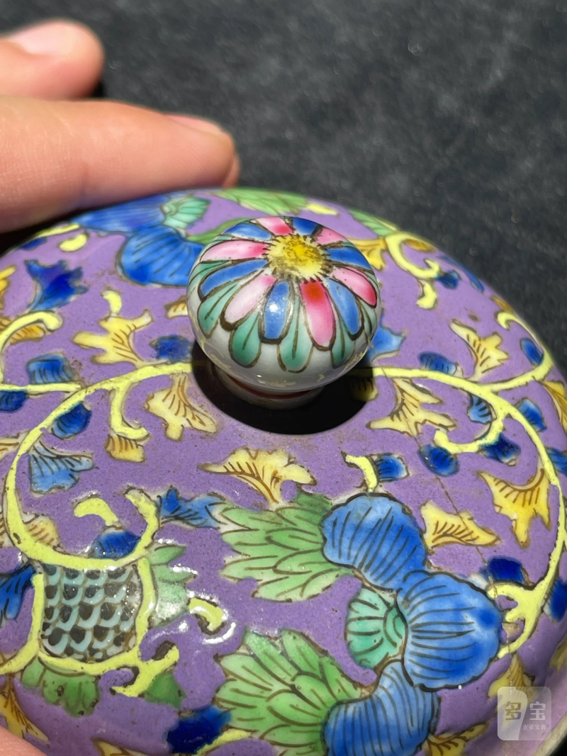 清代 色地粉彩凤穿花纹盖罐 - 图17